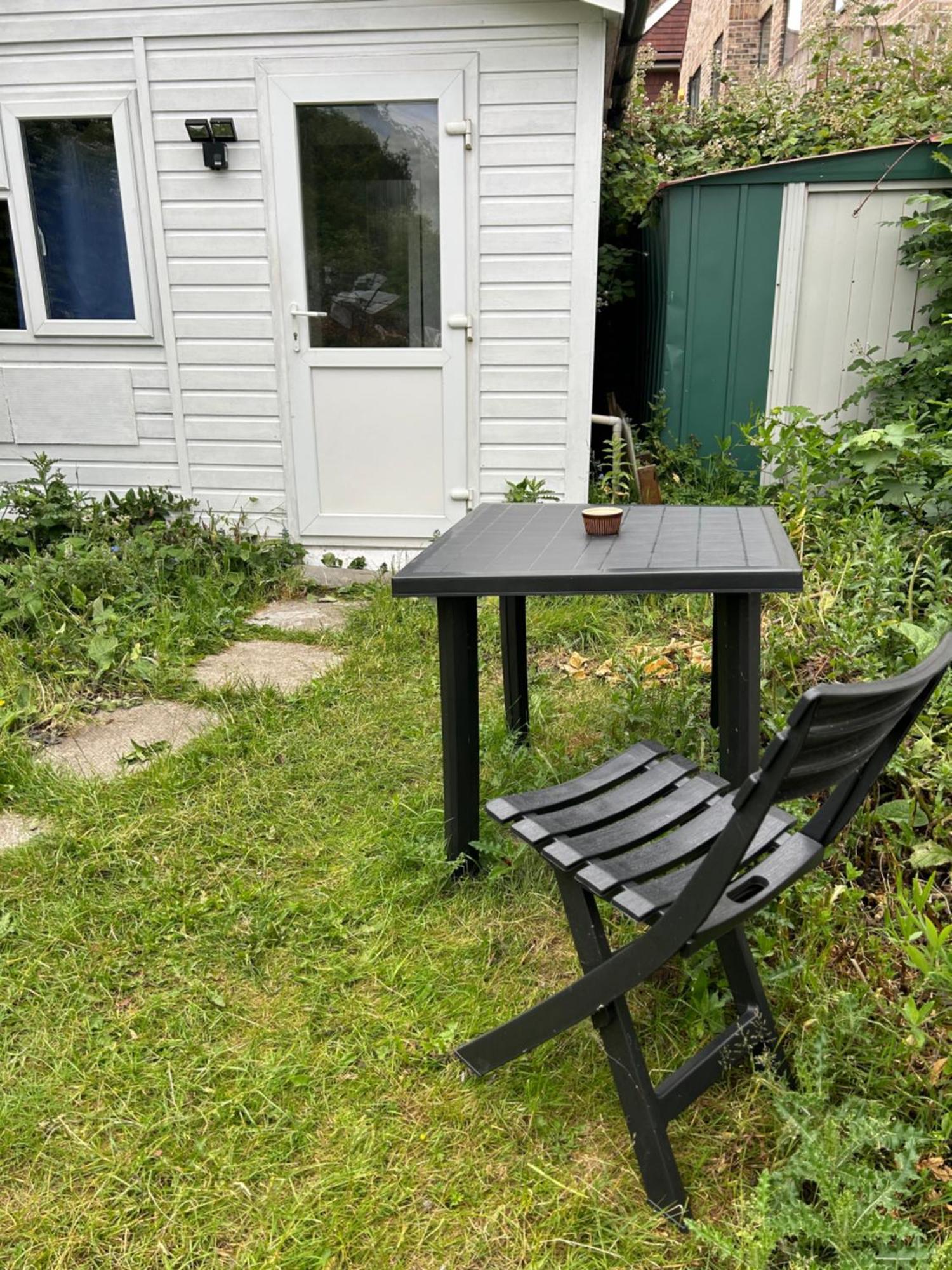 Mini Cabin In A Quiet Area London Bagian luar foto